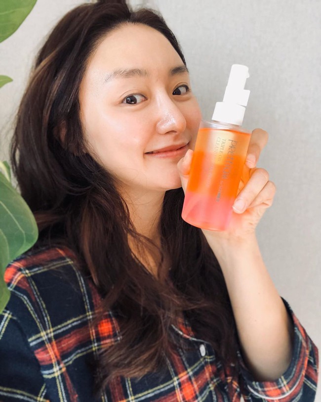 Dầu tẩy trang giúp làm sạch sâu nhưng nếu mắc 4 lỗi sau, bạn sẽ nhận lấy cái kết ngược lại: Lỗ chân lông bít tắc, da đầy mụn ẩn - Ảnh 2. Dầu tẩy trang giúp làm sạch sâu nhưng nếu mắc 4 lỗi sau, bạn sẽ nhận lấy cái kết ngược lại: Lỗ chân lông bít tắc, da đầy mụn ẩn - Ảnh 2.