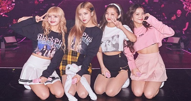 Fan BLACKPINK “uy hiếp” YG khi cho xe tải diễu quanh trụ sở đòi comeback nhưng lại bị netizen Hàn chỉ trích thậm tệ - Ảnh 2.