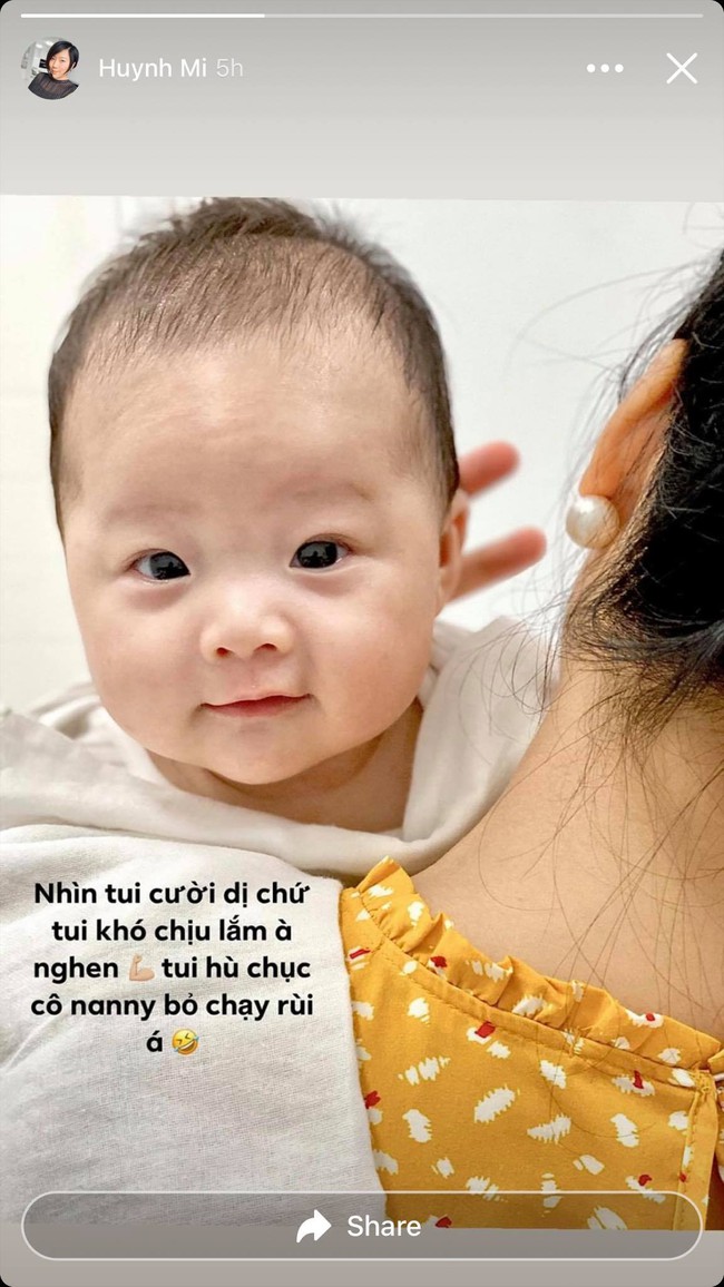 Cháu gái Trấn Thành bị mẹ Huỳnh Mi &quot;tố&quot; tuy hay cười nhưng lại có siêu năng lực khiến mẹ khổ sở - Ảnh 1.