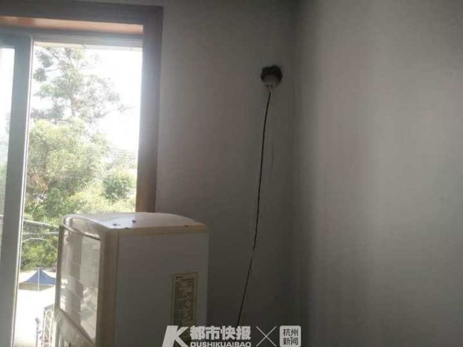 Người phụ nữ ph&aacute;t hiện camera b&iacute; mật trong ph&ograve;ng ngủ, sau khi b&aacute;o cảnh s&aacute;t th&igrave; biết chồng l&agrave; thủ phạm v&agrave; c&acirc;u chuyện dở kh&oacute;c dở cười đằng sau - Ảnh 1.