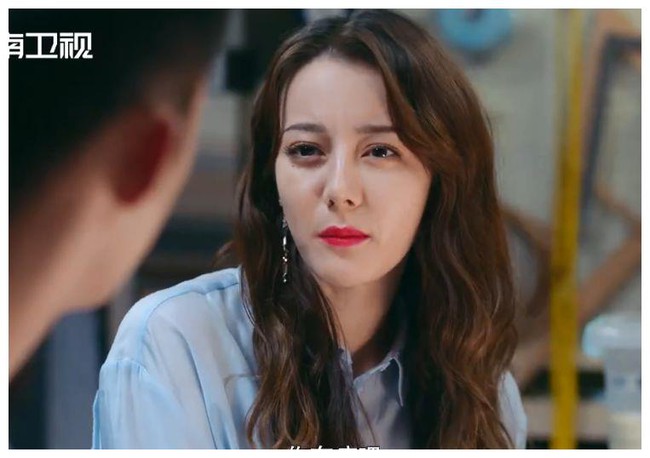 "Hạnh phúc trong tầm tay": Địch Lệ Nhiệt Ba tiếp tục bị chê mặt lờ đờ mệt mỏi, hơi già so với tuổi 27 - Ảnh 7. "Hạnh phúc trong tầm tay": Địch Lệ Nhiệt Ba tiếp tục bị chê mặt lờ đờ mệt mỏi, hơi già so với tuổi 27 - Ảnh 7.