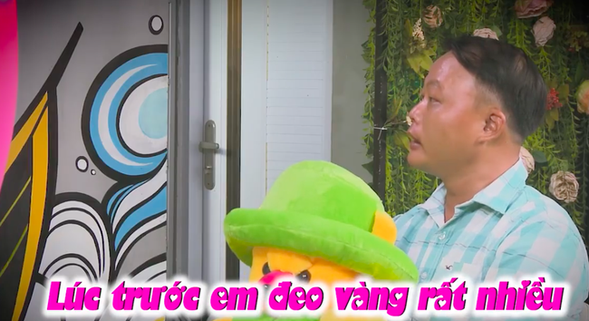 &quot;Hẹn ăn trưa&quot;: Nam U40 thích đeo vàng, bị bạn gái lừa tiền đến show mai mối bị chê thẳng thừng vì hói đầu, hôi miệng - Ảnh 4.