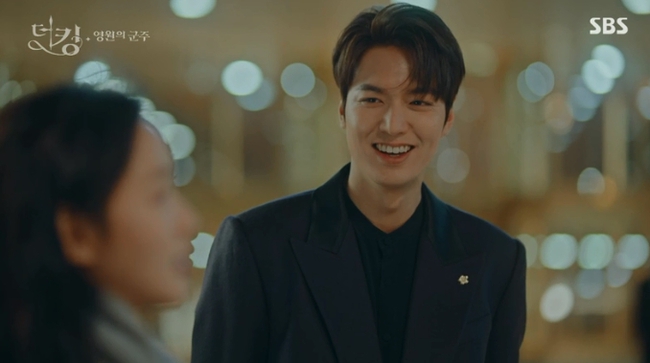 &quot;Quân vương bất diệt&quot; tập 6: Lee Min Ho &quot;thả thính&quot; Kim Go Eun siêu cấp dễ thương, đòi ngủ chung giường một giường - Ảnh 3.