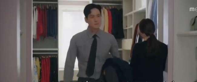 Thế giới hôn nhân: Gã chồng tồi Lee Tae Oh tìm về "bà cả" thú nhận hôn nhân với "bà hai" lạnh nhạt nhưng bất bình nhất là hành động yếu lòng của Sun Woo - Ảnh 2. Thế giới hôn nhân: Gã chồng tồi Lee Tae Oh tìm về "bà cả" thú nhận hôn nhân với "bà hai" lạnh nhạt nhưng bất bình nhất là hành động yếu lòng của Sun Woo - Ảnh 2.