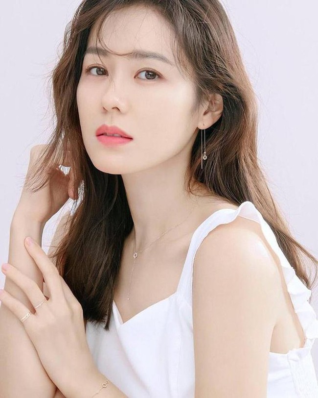 Giữa lúc rộ tin đồn tái hợp, Song Hye Kyo lại thua &quot;tình tin đồn của Hyun Bin&quot; Son Ye Jin trong cuộc chiến nhan sắc - Ảnh 2.