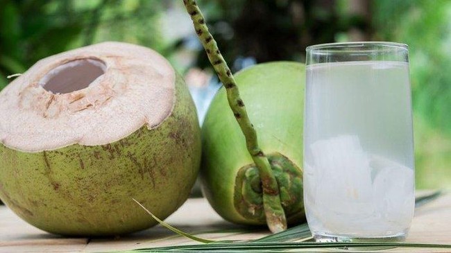 Phụ nữ chăm uống nước dừa vào mùa hè sẽ vừa giảm cân, đẹp da lại nhận được hàng loạt &quot;tin vui&quot; cho sức khỏe mà thuốc bổ cũng khó làm được - Ảnh 3.
