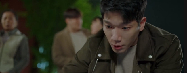 Cực hot tập 12 &quot;Quân vương bất diệt&quot;: Đỏ mặt cảnh hôn ngấu nghiến của Lee Min Ho và Kim Go Eun ngay trên giường - Ảnh 6.