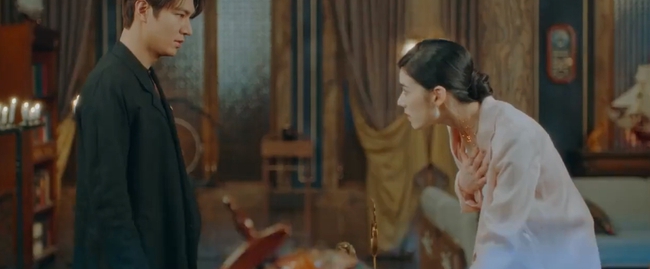 Cực hot tập 12 &quot;Quân vương bất diệt&quot;: Đỏ mặt cảnh hôn ngấu nghiến của Lee Min Ho và Kim Go Eun ngay trên giường - Ảnh 8.