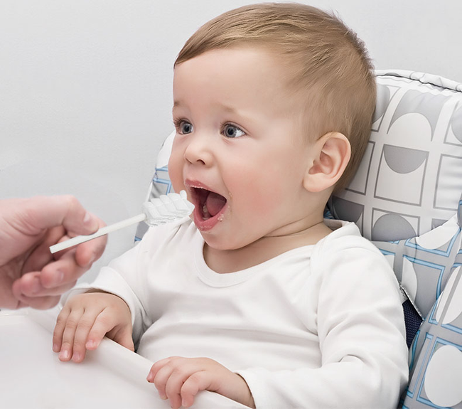 Trẻ có 4 thói quen này bố mẹ cần thay đổi ngay, nó sẽ hủy hoại hàm răng của bé - Ảnh 2.