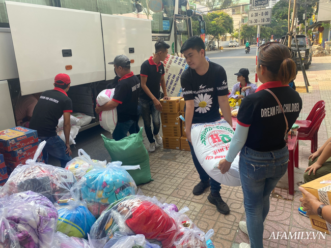 Lời khẩn cầu của cô hiệu phó trường mầm non Hoa Lan: “Cho em xin thêm 30 phần quà nữa, nhiều bé còn chưa đến được” - Ảnh 7.