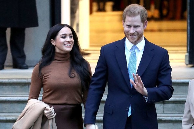 Vợ chồng Meghan Markle sẽ không quay lại hoàng gia Anh sau 1 năm &quot;thử nghiệm&quot; cuộc sống mới - Ảnh 1.