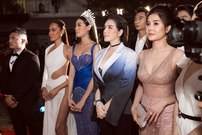 Showbiz thêm cặp chị em nhan sắc "không phải dạng vừa" Lý Nhã Kỳ - Khánh Vân - Ảnh 10. Showbiz thêm cặp chị em nhan sắc "không phải dạng vừa" Lý Nhã Kỳ - Khánh Vân - Ảnh 10.