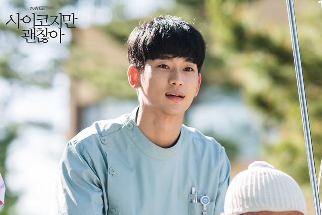 Lộ tạo hình của Kim Soo Hyun trong phim mới, &quot;cụ giáo&quot; sau 15 năm diễn xuất vẫn đẹp trai ngời ngợi khiến netizen phát cuồng - Ảnh 1.