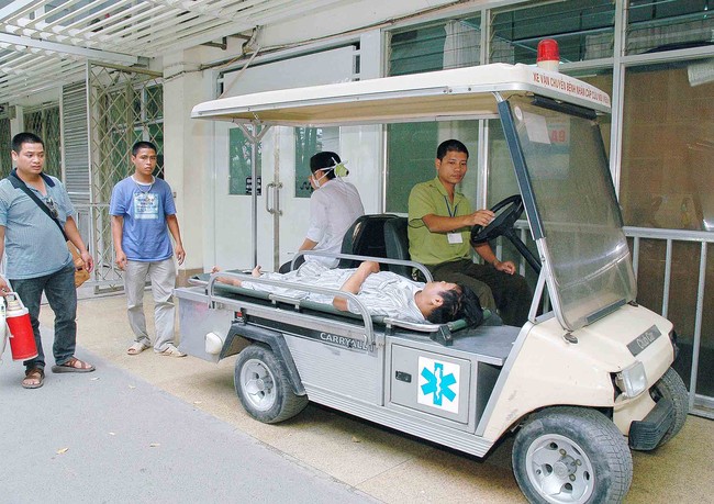 Bệnh viện Bạch Mai lên tiếng sau vụ việc hàng loạt nhân viên bị sa thải - Ảnh 3.