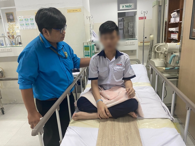 Danh tính 8 học sinh bị cây ngã đè phải cấp cứu tại BV Nhi Đồng 2: 4 trường hợp chấn thương nặng - Ảnh 7.