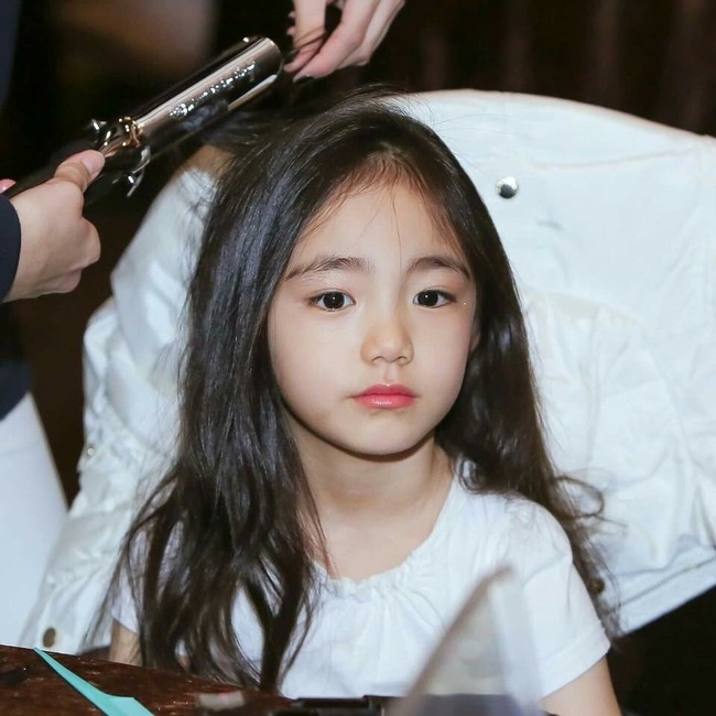 Cuộc sống đời thường &quot;2 phần nghệ thuật, 1 phần chân thực&quot; của bé gái Hàn Quốc được chẩn đoán dừng tăng chiều cao ở tuổi lên 9 vì dùng mỹ phẩm quá sớm - Ảnh 3.