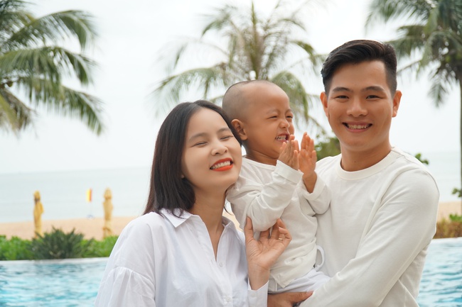 Cặp vợ chồng trẻ đóng cửa chuỗi cửa hàng ăn vặt Sài Gòn thu nhập 100 triệu/tháng để xây mô hình “gia đình toàn thời gian” hạnh phúc - Ảnh 2.