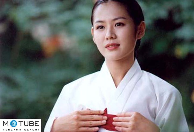Lại xuất hiện bộ ảnh hiếm của Son Ye Jin năm 20 tuổi: Đẹp mơ màng, đôi mắt to tròn hút hồn người hâm mộ - Ảnh 4. Lại xuất hiện bộ ảnh hiếm của Son Ye Jin năm 20 tuổi: Đẹp mơ màng, đôi mắt to tròn hút hồn người hâm mộ - Ảnh 4.