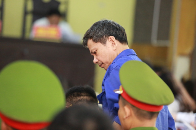 Tuyên án vụ gian lận điểm thi ở Sơn La: 12 bị cáo nhận gần 80 năm tù giam - Ảnh 3.