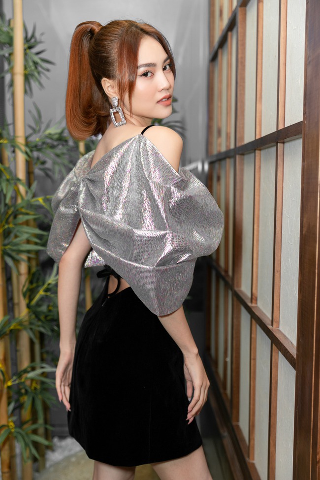 Ninh Dương Lan Ngọc gợi cảm xuất hiện, từ chối khéo khi bị hỏi chuyện đi du lịch với Chi Dân - Ảnh 2. Ninh Dương Lan Ngọc gợi cảm xuất hiện, từ chối khéo khi bị hỏi chuyện đi du lịch với Chi Dân - Ảnh 2.