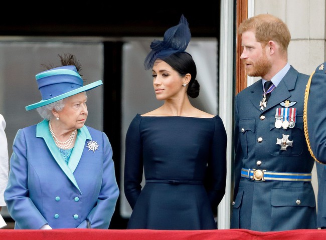 Meghan Markle nhận lời cảnh báo nghiêm trọng về việc xuất bản cuốn sách bom tấn nói xấu hoàng gia, có thể sai một ly đi một dặm - Ảnh 2. Meghan Markle nhận lời cảnh báo nghiêm trọng về việc xuất bản cuốn sách bom tấn nói xấu hoàng gia, có thể sai một ly đi một dặm - Ảnh 2.