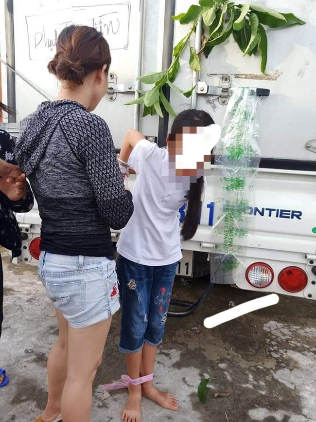 Quảng Bình: Mẹ trói buộc chân tay con gái vào xe ô tô vì nghi ngờ ăn trộm tiền - Ảnh 2.