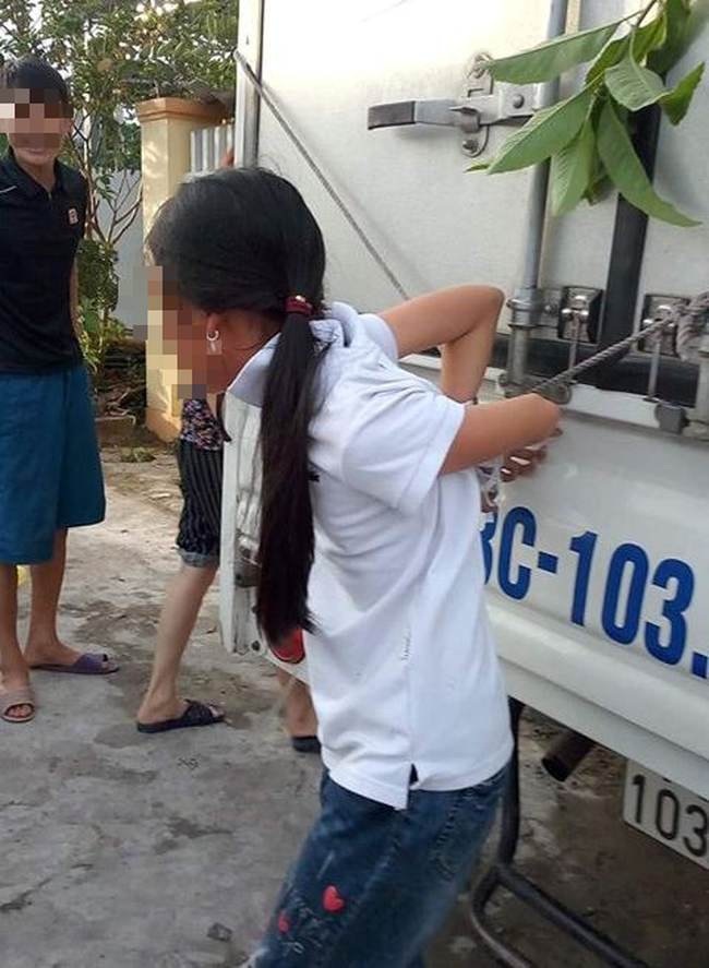 Quảng Bình: Mẹ trói buộc chân tay con gái vào xe ô tô vì nghi ngờ ăn trộm tiền - Ảnh 4.