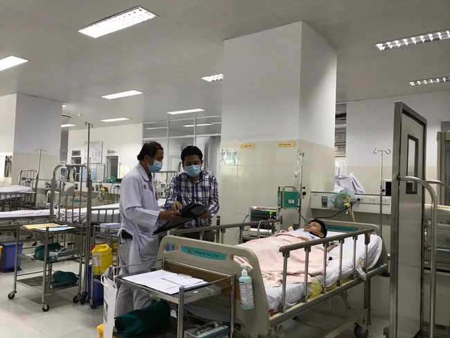 Thi thể học sinh tử vong do cây phượng bật gốc đè trúng đã được bàn giao cho gia đình - Ảnh 4. Thi thể học sinh tử vong do cây phượng bật gốc đè trúng đã được bàn giao cho gia đình - Ảnh 4.