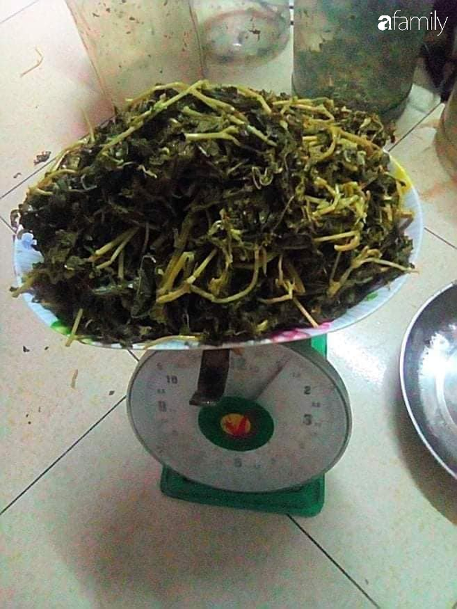 Ở nhà trông con nhỏ, mẹ bỉm sữa rao bán rau sắn muối chua dân dã tự làm giá 45 ngàn đồng/kg cũng bán được cả vài chục kg/ngày vì lạ miệng - Ảnh 4.