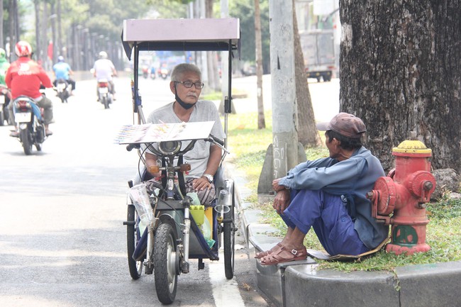 TP.HCM hỗ trợ người mất việc do ảnh hưởng dịch Covid-19 cao nhất 1.8 triệu đồng/tháng - Ảnh 1.