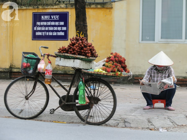 Shipper, xe ôm oằn mình &quot;kiếm cơm' giữa cái nắng Hà Nội đầu mùa: &quot;Khổ cái cứ giữa trưa lại mới đông khách nên chạy quên cả ăn&quot; - Ảnh 7.