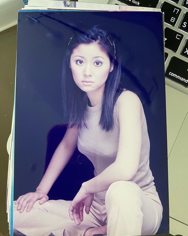 Hình ảnh Lâm Tâm Như ở tuổi 22 với phong cách trang điểm lạ bất ngờ bị &quot;đào mộ&quot; và gây sốt trên mạng xã hội - Ảnh 4.