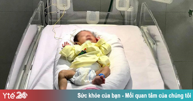 Cứu sống trẻ sơ sinh cực non tháng, mắc bệnh lý hoại tử dạ dày hiếm gặp - Ảnh 1.