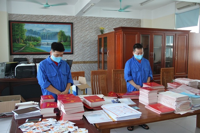 Hai đối tượng bị bắt giữ Hai đối tượng bị bắt giữ