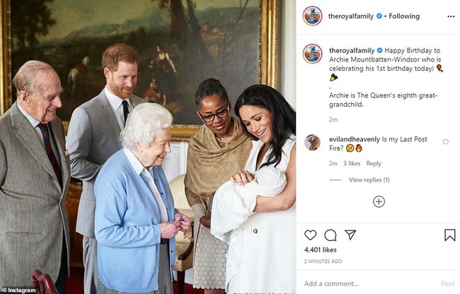 Dù bị vợ chồng Meghan phản bội và làm tổn thương, Nữ hoàng Anh vẫn có hành động khiến nhiều người nể phục nhân dịp sinh nhật bé Archie - Ảnh 1. Dù bị vợ chồng Meghan phản bội và làm tổn thương, Nữ hoàng Anh vẫn có hành động khiến nhiều người nể phục nhân dịp sinh nhật bé Archie - Ảnh 1.