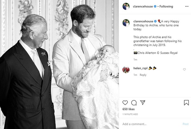 Dù bị vợ chồng Meghan phản bội và làm tổn thương, Nữ hoàng Anh vẫn có hành động khiến nhiều người nể phục nhân dịp sinh nhật bé Archie - Ảnh 3. Dù bị vợ chồng Meghan phản bội và làm tổn thương, Nữ hoàng Anh vẫn có hành động khiến nhiều người nể phục nhân dịp sinh nhật bé Archie - Ảnh 3.