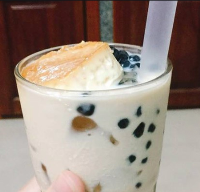 Vợ đêm nào cũng nói mê sảng thèm trà sữa, chồng "chơi lớn" chi tiền triệu mua 50 cốc để "dằn mặt" vợ nhưng cái kết lại quá ngỡ ngàng - Ảnh 2. Vợ đêm nào cũng nói mê sảng thèm trà sữa, chồng "chơi lớn" chi tiền triệu mua 50 cốc để "dằn mặt" vợ nhưng cái kết lại quá ngỡ ngàng - Ảnh 2.