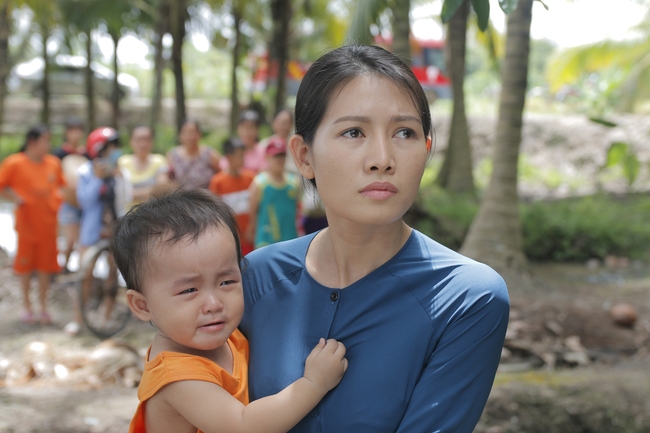 Phim nối sóng &quot;Luật trời&quot; trên THVL1: Cô gái xinh đẹp uất nghẹn vì chồng bị giết, làm mẹ kế 3 đứa trẻ trong nước mắt  - Ảnh 6.