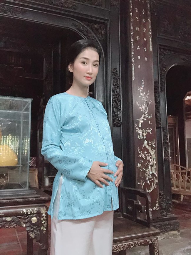 &quot;Nữ hoàng phim xưa&quot; Quỳnh Lam hé lộ người yêu Tây đẹp trai như siêu mẫu, 8 năm bên nhau như ngôn tình - Ảnh 3.