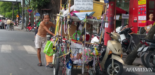 Xót xa bé trai hơn 1 tuổi mẹ đi tù, quanh năm trần truồng đi theo người đàn ông lạ ở Hà Nội - Ảnh 9.