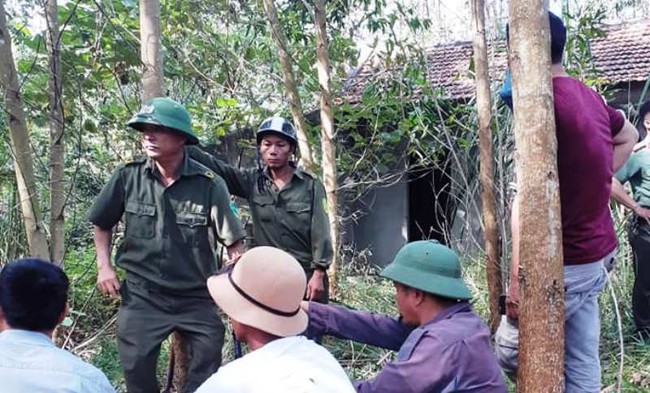 Thi thể bé trai bị trói 2 tay trong ngôi nhà hoang: Chị gái chuyển dạ đi sinh con thì nghe tin em trai mất tích - Ảnh 3.