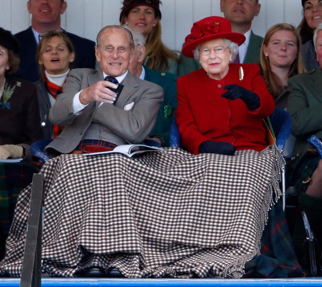Chồng Nữ hoàng Anh mừng sinh nhật lần thứ 99 bằng bức ảnh đầy ý nghĩa, nhìn lại chặng đường 72 năm bên nhau của cặp đôi khiến ai cũng ngưỡng mộ - Ảnh 9.