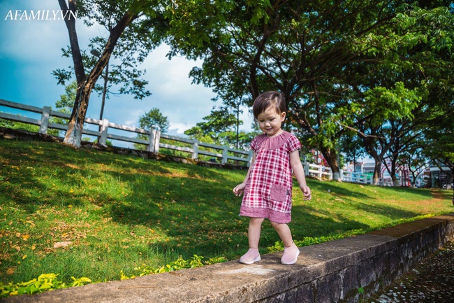 Bị đổ tại "khó ở" lúc bầu nên sinh con ra mặt cau có, mẹ trẻ được minh oan sau khi tìm thấy bức ảnh ngày bé của chồng - Ảnh 11. Bị đổ tại "khó ở" lúc bầu nên sinh con ra mặt cau có, mẹ trẻ được minh oan sau khi tìm thấy bức ảnh ngày bé của chồng - Ảnh 11.