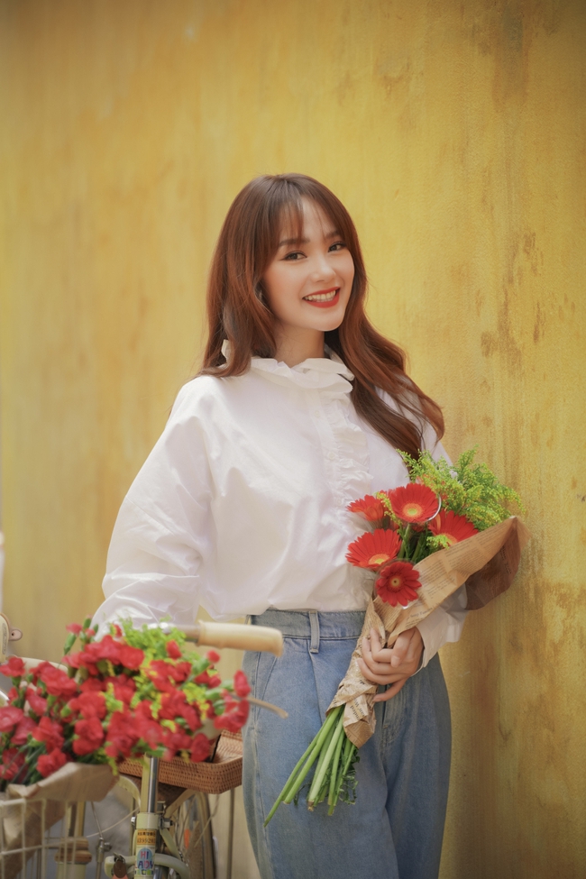 Chung tay quảng bá hình ảnh đất nước, Minh Hằng không ngại đạp xe, phơi nắng suốt 4 tiếng ở Hội An - Ảnh 3. Chung tay quảng bá hình ảnh đất nước, Minh Hằng không ngại đạp xe, phơi nắng suốt 4 tiếng ở Hội An - Ảnh 3.