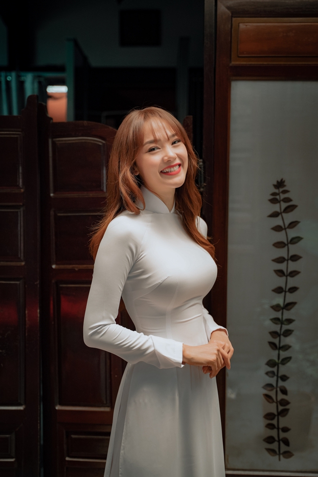 Chung tay quảng bá hình ảnh đất nước, Minh Hằng không ngại đạp xe, phơi nắng suốt 4 tiếng ở Hội An - Ảnh 2. Chung tay quảng bá hình ảnh đất nước, Minh Hằng không ngại đạp xe, phơi nắng suốt 4 tiếng ở Hội An - Ảnh 2.