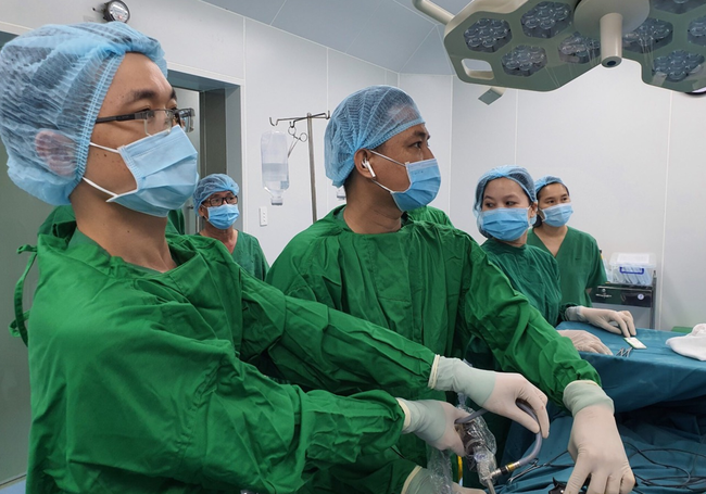 TP.HCM: Đau bụng &acirc;m ỉ 3 ng&agrave;y, b&eacute; 12 tuổi su&yacute;t chết v&igrave; biến chứng rất nặng ở ruột - Ảnh 3.