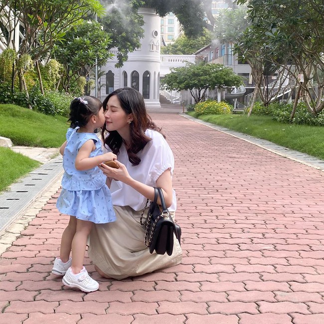 Lộ nhan sắc Hoa hậu Đặng Thu Thảo sau 3 tuần sinh con trai - Ảnh 2.