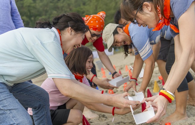 Nàng công sở gây sốc khi than thở team building công ty &quot;kém sang&quot; vì toàn những trò... động chạm quấy rối - Ảnh 1.