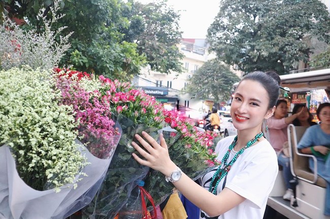 Người có phúc không cần toan tính. Người vô phúc tính toán cũng bằng không, Angela Phương Trinh bày tỏ.