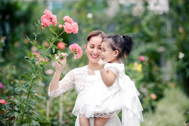 Sinh non 6 tuần chỉ với 1,9kg, con gái Khánh Thi giờ đã lớn bụ bẫm và vô cùng đáng yêu  - Ảnh 3.